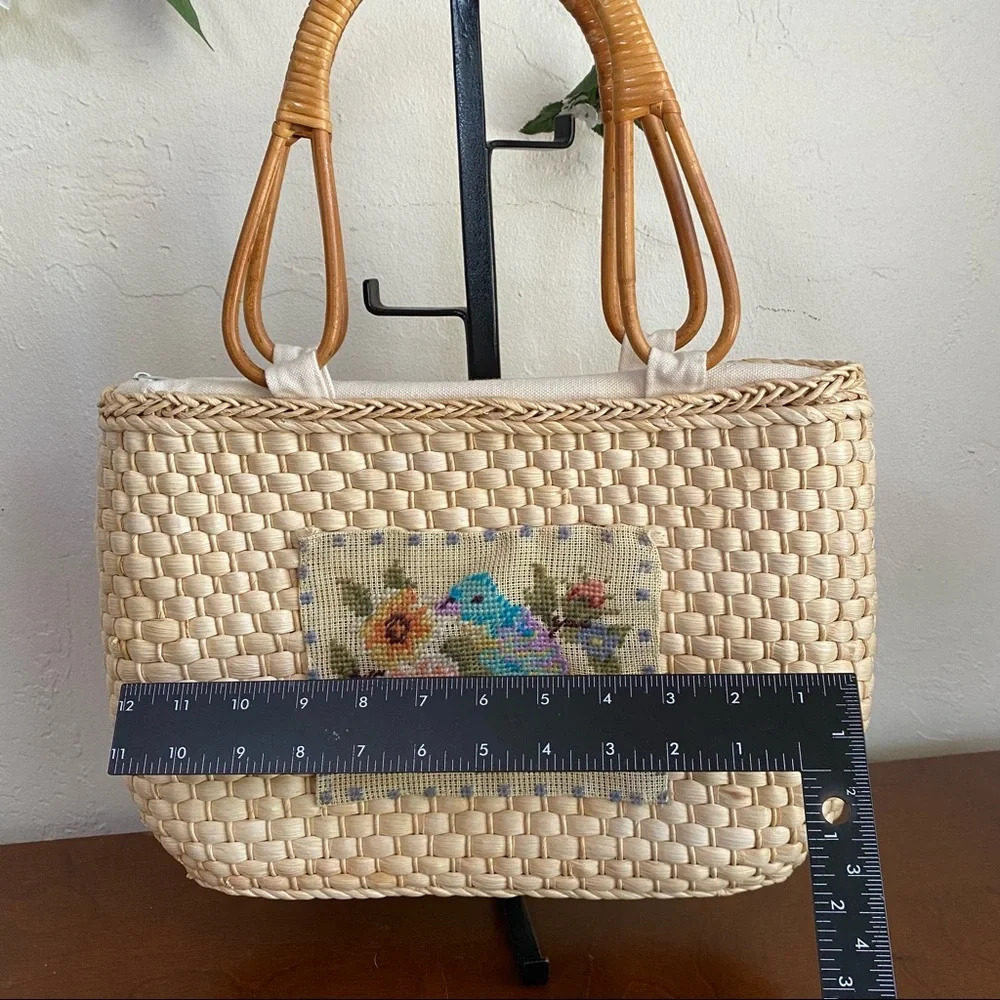 Vintage style woven bag with true vintage needlepoint panel - Picture 16 of 16